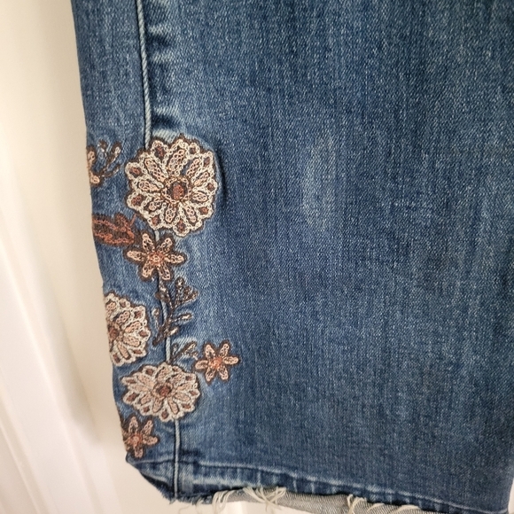 Idyllwind Miranda Lambert Floral Embroidered Front Button Bootcut Jeans Size 4 - Picture 8 of 9